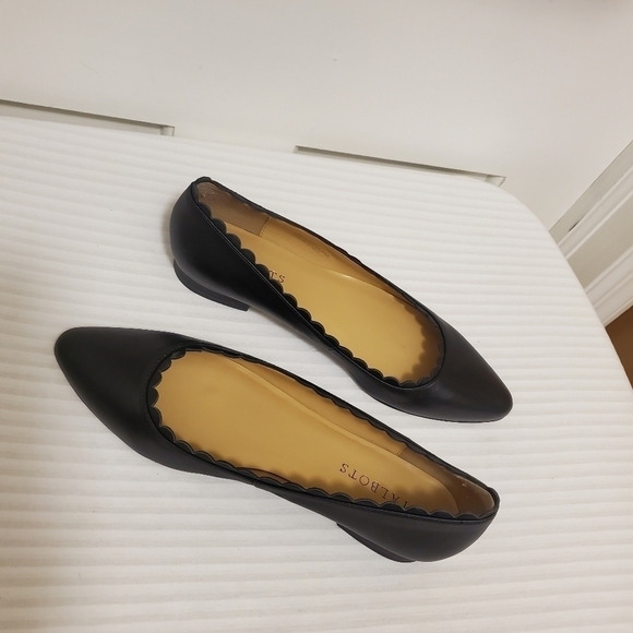 EC Talbots Edison Black Leather Flats, Scalloped Trim Classic Size 9M - Picture 2 of 12